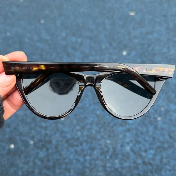 Saint Laurent SL 425 002 Tortoiseshell Cat Eye Sunglasses SL 557 SHADE in Brown | Saint Laurent | YSL EN-US main image 4